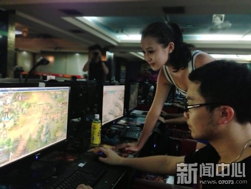 977PK美女网吧大集结 网吧页游激情季开启_游