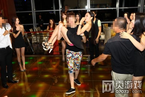 骂醒Showgirl游艇门:低俗营销何时休?_产业八