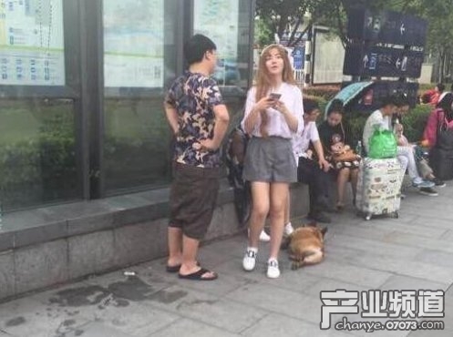 小狗Uzi恋情曝光?新女朋友是明星?_产业八卦