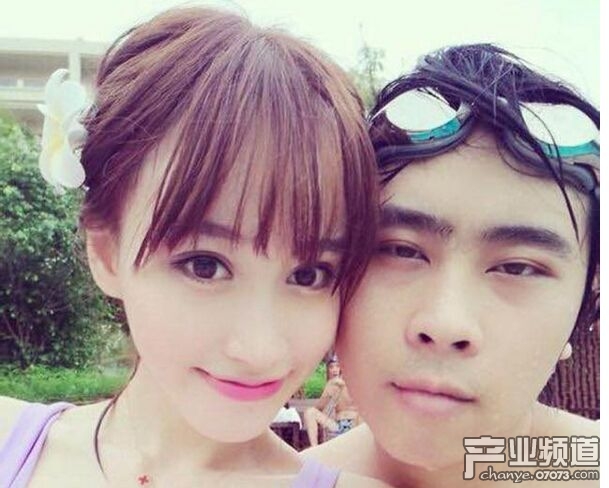 电竞三丑卢本伟、55开、white靠美貌吸引女神