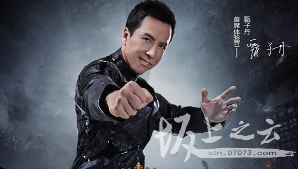 樊少皇是香港知名武打明星,他童星出身出演过多部电影,92年的《力王》系列风靡一时,而97年在《天龙八部》里饰演虚竹一角为广大内地观众所熟知。近几年参演多部内地影视剧,《叶问》、《倩女幽魂》、《楚留香新传》、《蜀山战纪》等都有樊少皇的身影。 由小说改编页游《绝世武神》宣布邀请樊少皇为游戏代言人,在游戏中以双重造型饰演了原著小说中的男主角林枫,一改往日的硬汉形象。而页游《绝世武神》将在8月5日开测,本身有着不少的小说粉丝加上樊少皇的影响力,相信会成为今年页游的又一力作,师母已呆。 本期盘点今