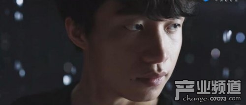 英雄联盟s7厂长宣传片曝光 上演湿身诱惑